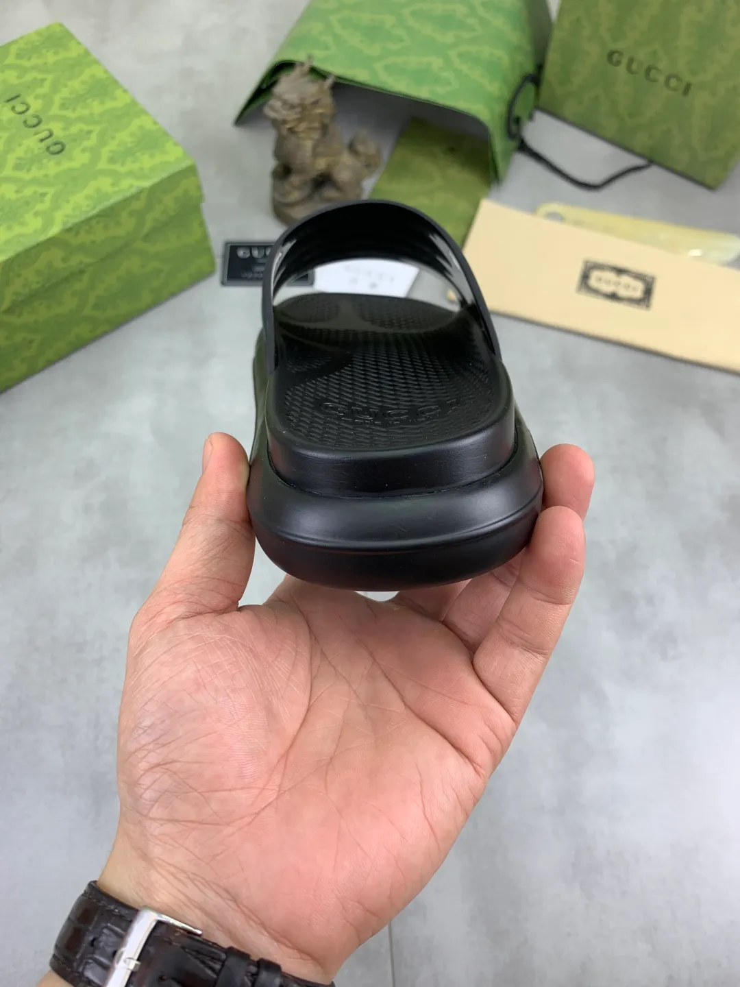 Men's Men's Shoes 💰P300💰[New Style] High Version 🎁🎁🎁 GUCCI New Year of the Snake casual slippers, original official website, perfect workmanship, transmitting a kind of noble luxury, sublimating its definition of luxury in Gucci's high-end extraordinary craftsmanship. Original Gucci double G combination outsole, code number: 35-46, complete package